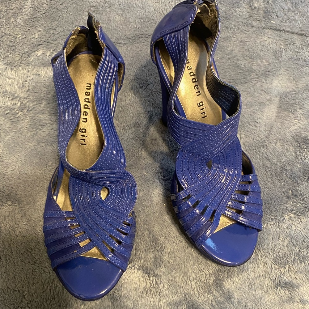 Madden Girl Blue Velvet trimmed Heels preowned